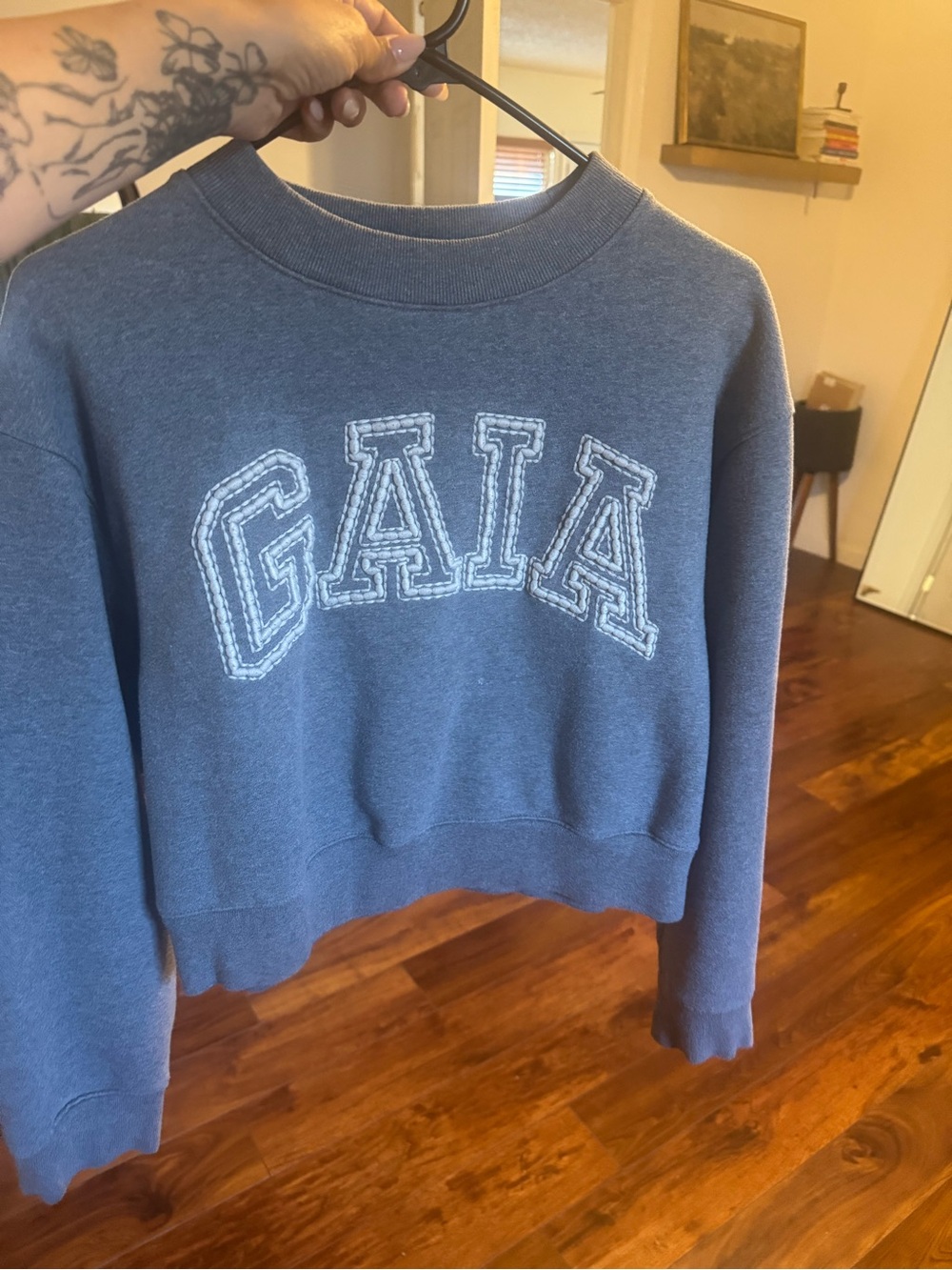Women's Cropped Crewneck Sweatshirt in Slate Blue